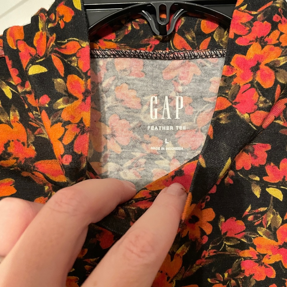 GAP Feather Tee with Puff Sleeve - Picture 6 of 7